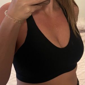 Lululemon Black wireless Bra with lace 34C